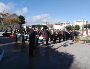 ΜΕ ΝΕΕΣ ΧΕΙΜΕΡΙΝΕΣ ΣΤΟΛΕΣ ΤΟ ΜΟΥΣΙΚΟ ΣΩΜΑ ΤΗΣ ΦΙΛΑΡΜΟΝΙΚΗΣ